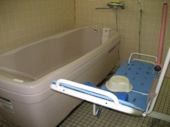 お客様お一人おひとりの体調やご希望に合わせて、安全を最優先に考えた入浴のサポートをいたします。