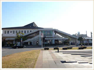 ニューコート佐倉は、JR佐倉駅北口より徒歩1分、駅から見える場所で、入居者の方にとっても、ご家族にとっても最高の立地です。