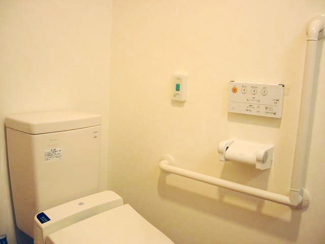 トイレ・ベッドサイドには万が一に備えてナースコールがあります。